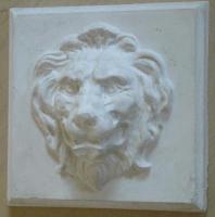 Lions_Head_plaque.jpg